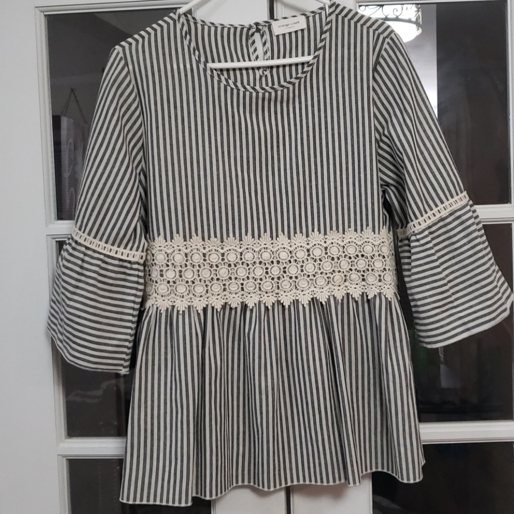 Belle sleeve blouse with lace